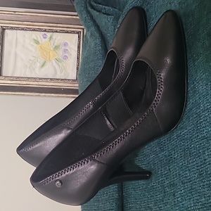 WORN ONCE Vera Wang Pumps Size 10M Black Genuine Leather